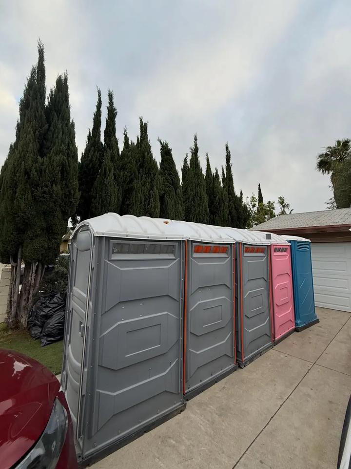 Cover of the web story: Types of porta potties